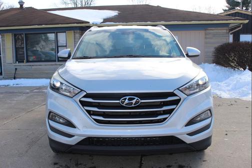 2017 Hyundai TUCSON SE