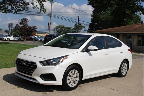 Frost White Pearl 2019 Hyundai Accent SE