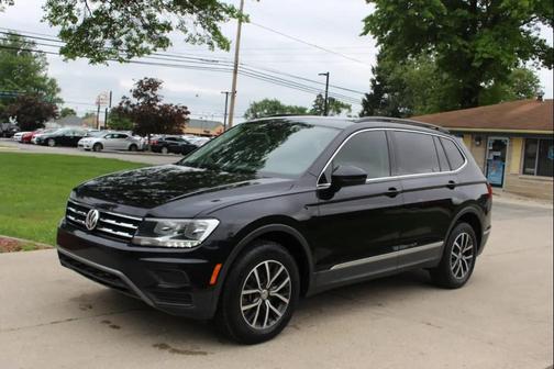 Deep Black Pearl 2020 Volkswagen Tiguan 2.0T SE