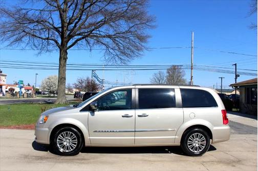 2014 Chrysler Town & Country Touring-L