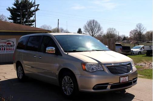 2014 Chrysler Town & Country Touring-L