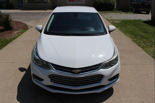 Summit White 2018 Chevrolet Cruze LS