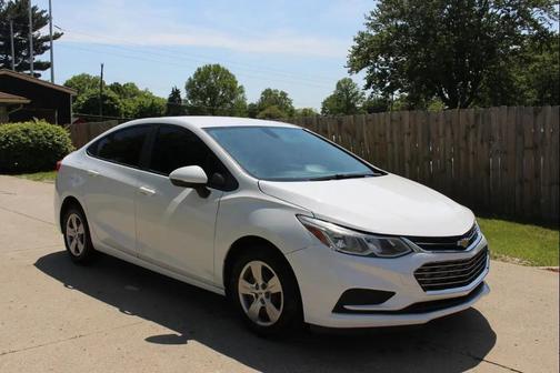 Summit White 2018 Chevrolet Cruze LS