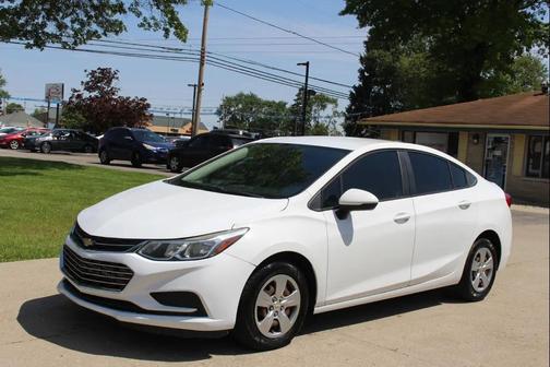 Summit White 2018 Chevrolet Cruze LS