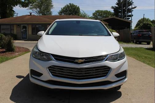 Summit White 2018 Chevrolet Cruze LS