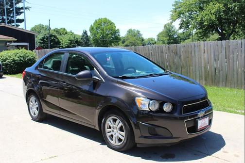 Mosaic Black Metallic 2016 Chevrolet Sonic LT