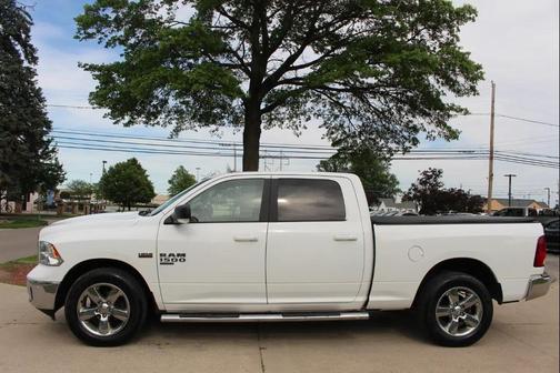 Bright White Clearcoat 2019 RAM 1500 Big Horn
