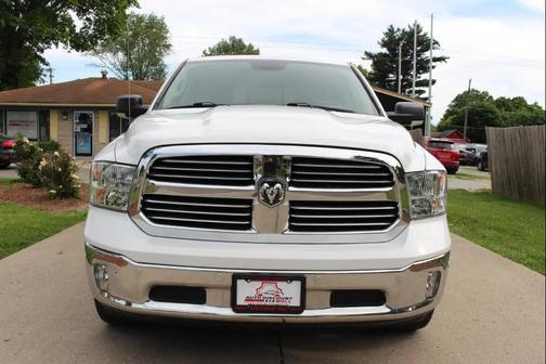 Bright White Clearcoat 2019 RAM 1500 Big Horn