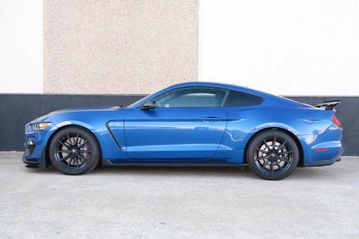 2017 Ford Shelby GT350 Base