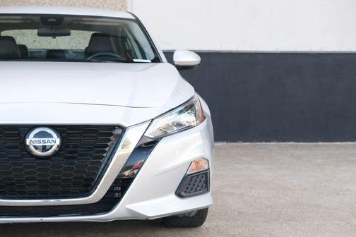 2020 Nissan Altima SR FWD