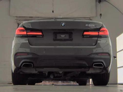 2022 BMW 530 i
