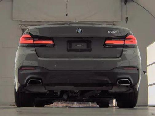 2022 BMW 530 i