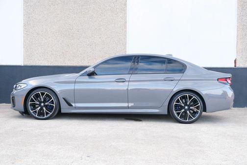 2022 BMW 530 i