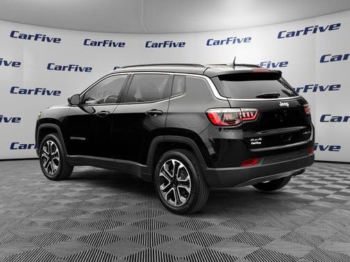 Diamond Black Crystal Pearlcoat 2022 Jeep Compass Limited