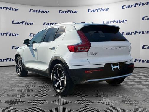 2025 Volvo XC40 B5 Core Bright Theme