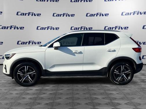 2025 Volvo XC40 B5 Core Bright Theme
