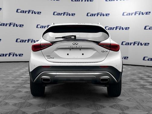 2017 INFINITI QX30 Premium