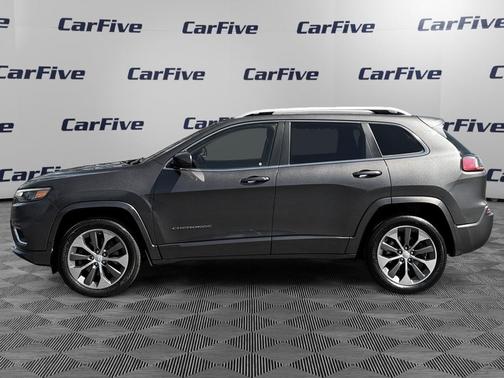 Granite Crystal Metallic Clearcoat 2019 Jeep Cherokee Overland