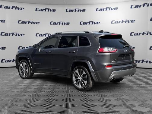 Granite Crystal Metallic Clearcoat 2019 Jeep Cherokee Overland
