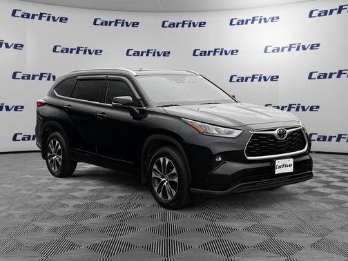 Midnight Black Metallic 2020 Toyota Highlander XLE