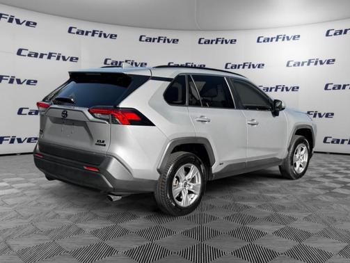 2022 Toyota RAV4 Hybrid XLE