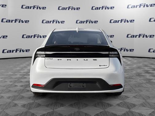 2025 Toyota Prius Plug-In Hybrid SE
