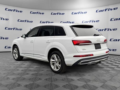 Glacier White Metallic 2023 Audi Q7 55 Premium Plus