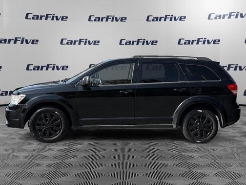 Pitch Black Clearcoat 2019 Dodge Journey SE