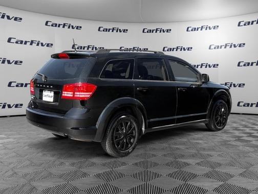 Pitch Black Clearcoat 2019 Dodge Journey SE