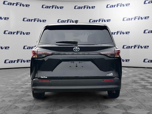 2024 Toyota Sienna LE