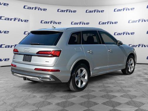 2024 Audi Q7 45 Premium Plus