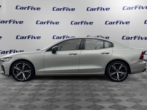 2024 Volvo S60 B5 Plus Dark Theme