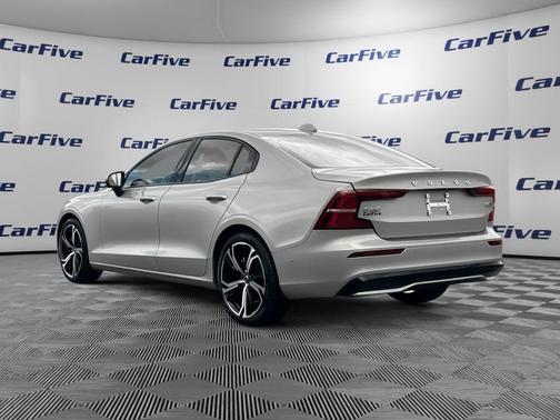 2024 Volvo S60 B5 Plus Dark Theme