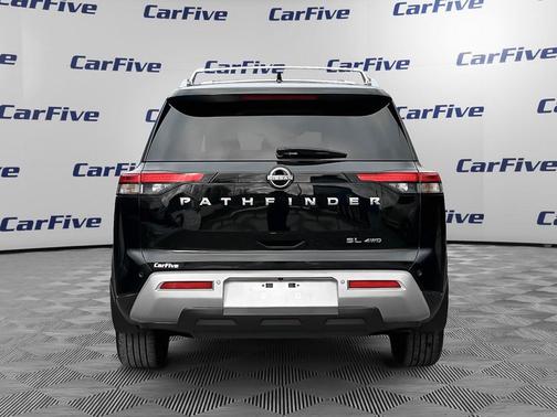 2023 Nissan Pathfinder SL 4WD