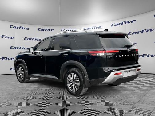 2023 Nissan Pathfinder SL 4WD