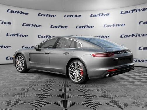 2018 Porsche Panamera Turbo