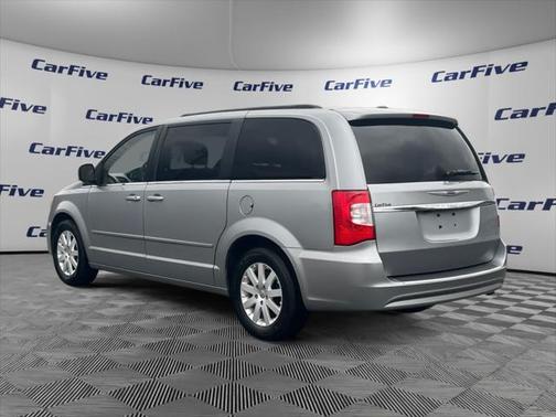2015 Chrysler Town & Country LX