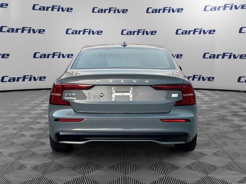 2024 Volvo S60 Recharge Plug-In Hybrid T8 Ultimate Dark Theme