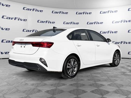 Snow White Pearl 2024 Kia Forte LXS