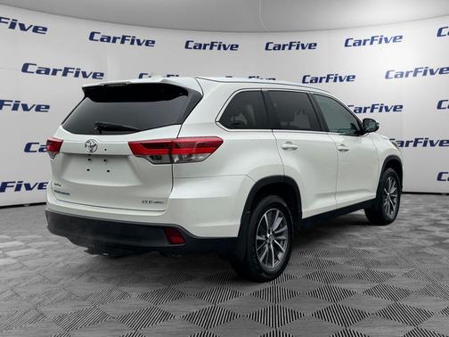 Blizzard Pearl 2019 Toyota Highlander XLE
