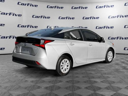 2021 Toyota Prius LE