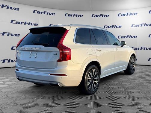 2020 Volvo XC90 T6 Momentum