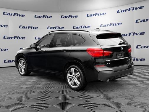 Black Sapphire Metallic 2018 BMW X1 xDrive28i