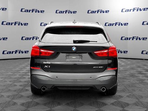 Black Sapphire Metallic 2018 BMW X1 xDrive28i