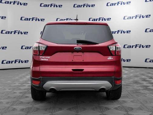 Ruby Red Metallic 2017 Ford Escape SE