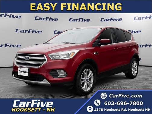Ruby Red Metallic 2017 Ford Escape SE