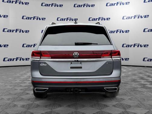 Platinum Gray Metallic 2024 Volkswagen Atlas 2.0T SE w/Technology 4MOTION