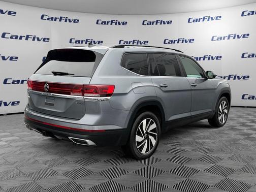 Platinum Gray Metallic 2024 Volkswagen Atlas 2.0T SE w/Technology 4MOTION