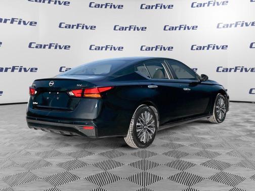 Super Black Clearcoat 2024 Nissan Altima 2.5 SV