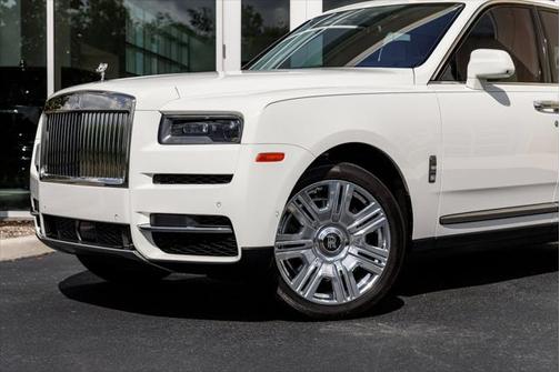 White 2023 Rolls-Royce Cullinan Base